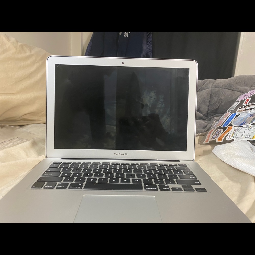 MacBook - Picture 2 of 13